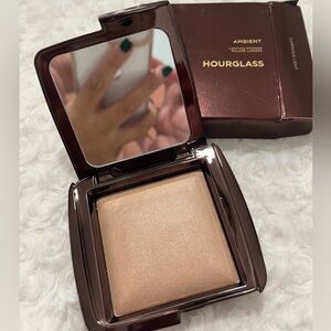 Hourglass Ambient Lighting Powder
